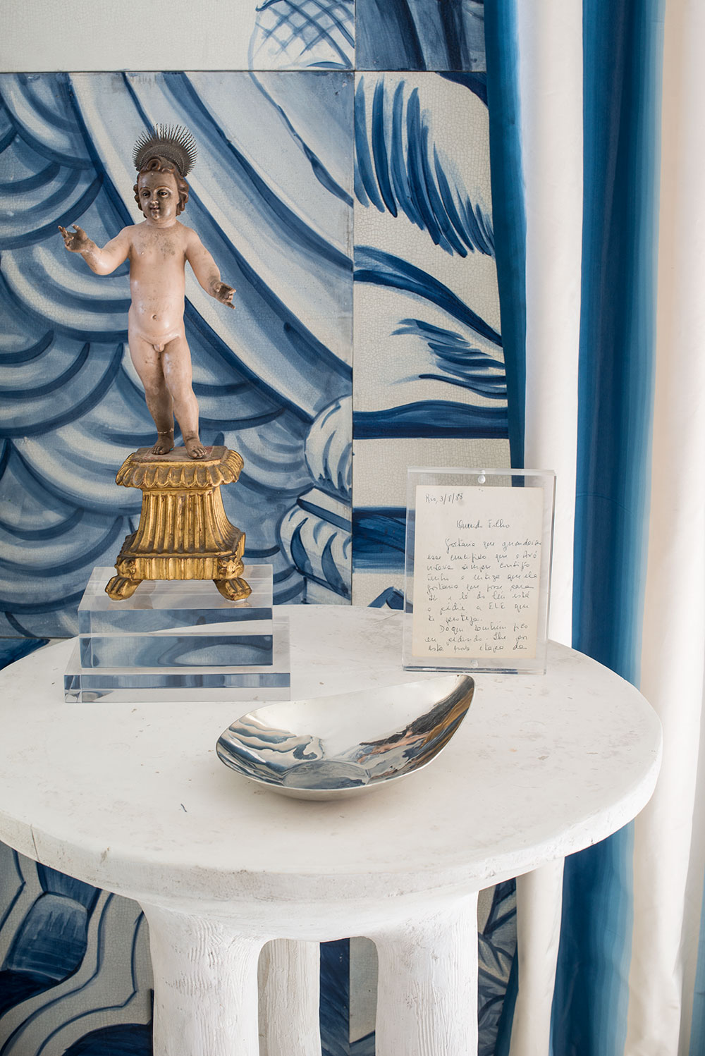 African-Table-John-Dickinson-Master-Bedroom-2014-San-Francisco-Decorator-Showcase-Antonio-Martins-Interior-Design