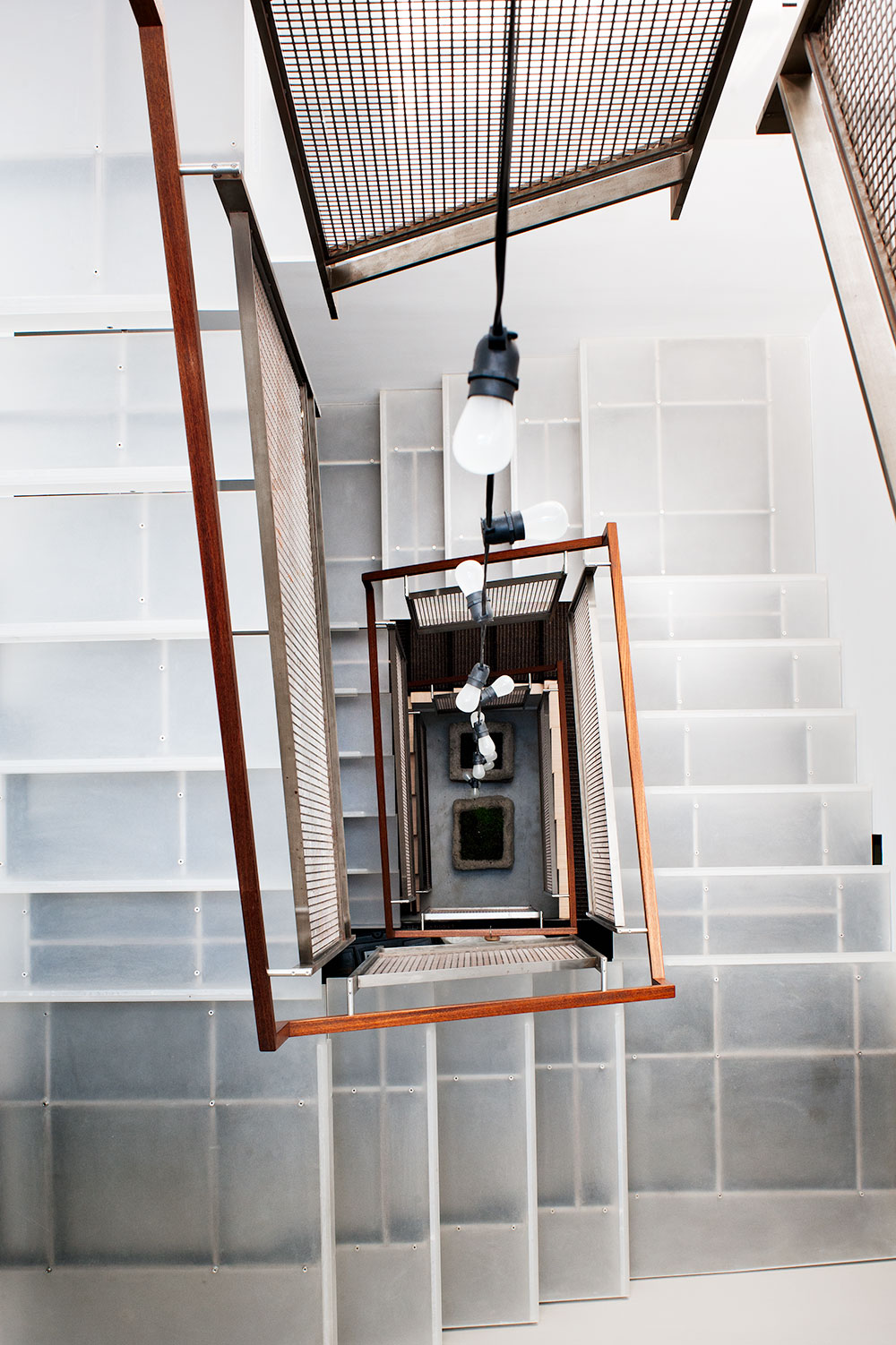 Acrylic-metal-staircase-San-Francisco-Noey-Valley-Residence-Antonio-Martins-Interior-Design