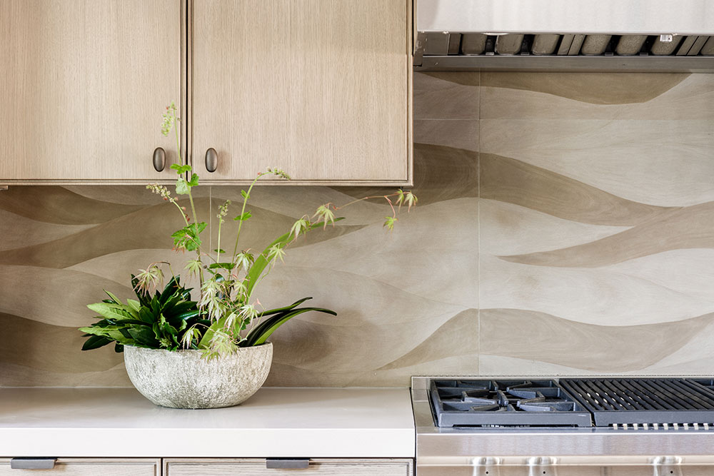 Artistic-Tile-ambra-gris-backsplash-Sausalito-Kitchen-Antonio-Martins-Interior-Design